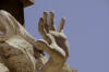 Hånd på statue på Piazza Navona